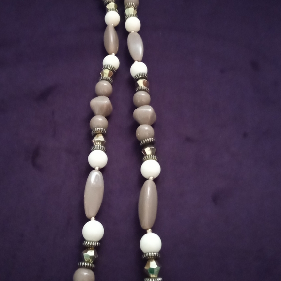 Vintage Brown and White Beaded Necklace - Picture 2 of 6